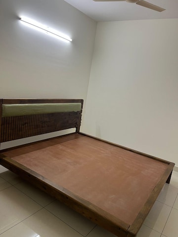 Room in 3 BHK Apartment at Prestige Finsbury Park Hyde, Bagaluru – for Rent