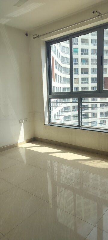 Room in 3 BHK Apartment at Amanora Future Towers, Hadapsar – for Rent