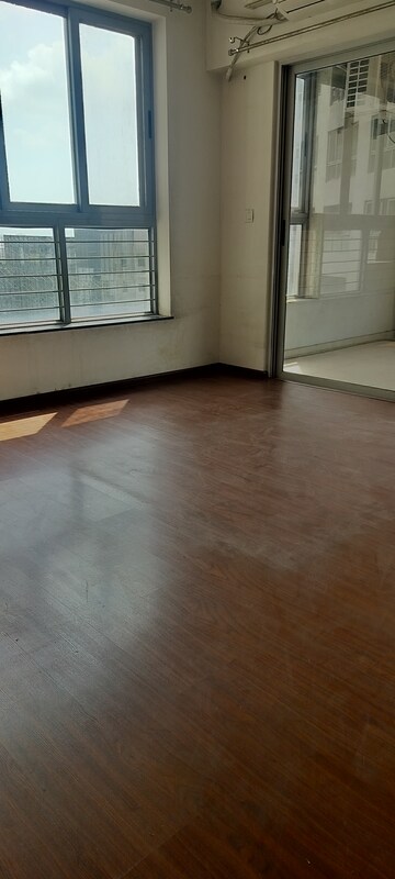 Room in 3 BHK Apartment at Amanora Future Towers, Hadapsar – for Rent
