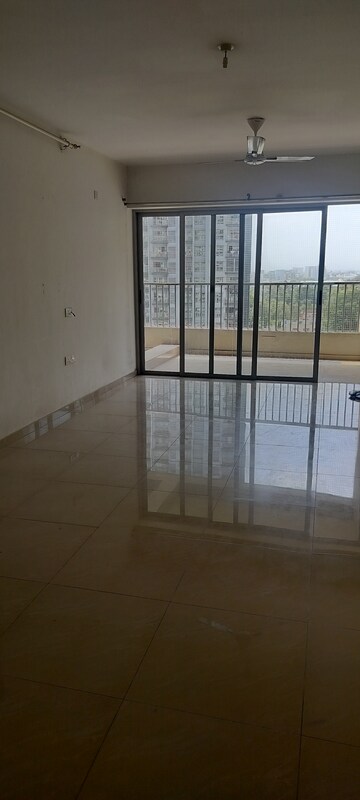 Room in 3 BHK Apartment at Amanora Future Towers, Hadapsar – for Rent