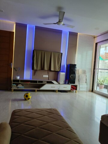 Living Room in 5 BHK Apartment at SS Southend Floors, South City 2 – for Sale