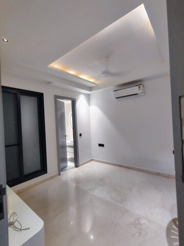 Room in 4 BHK Builder Floor at Sector 57 – for Rent