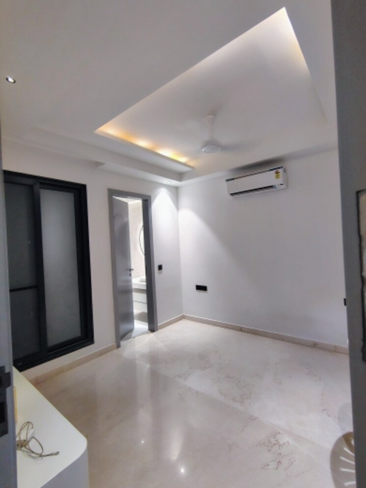 Room, sector 57 4 Bedroom 305 Sq.Yd. Builder Floor In Sector 57 Gurgaon 8821607