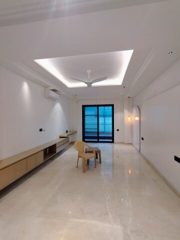 Building Lobby in 4 BHK Builder Floor at Sector 57 – for Rent
