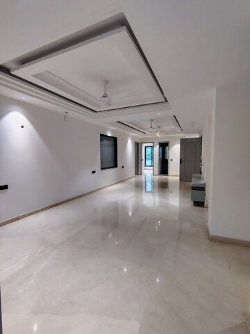 Room in 4 BHK Builder Floor at Sector 57 – for Rent