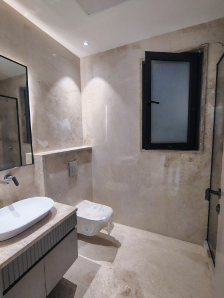 Bathroom, sector 57 4 Bedroom 305 Sq.Yd. Builder Floor In Sector 57 Gurgaon 8821607