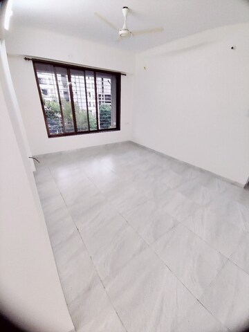 Room in 3.5 BHK Apartment at Yash Twin Tower, Baner – for Sale