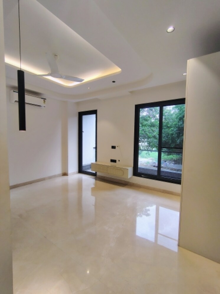 Room, sector 57 4 Bedroom 305 Sq.Yd. Builder Floor In Sector 57 Gurgaon 8821607