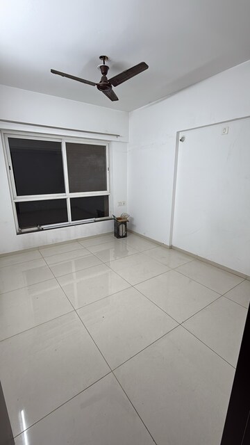 Room in 3 BHK Apartment at Kolte Patil 24K Stargaze, Bavdhan – for Rent