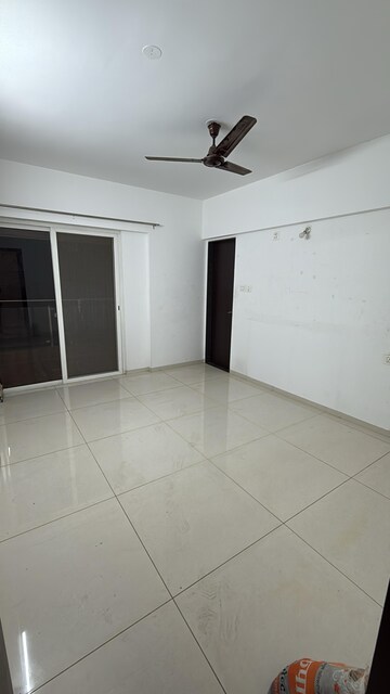 Room in 3 BHK Apartment at Kolte Patil 24K Stargaze, Bavdhan – for Rent