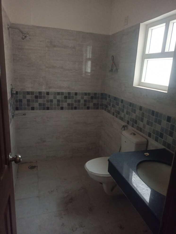 Bathroom, wave-aranyam-valley 2.5 Bedroom 194 Sq.Yd. Apartment In Sector 2 Wave City Ghaziabad 8821681