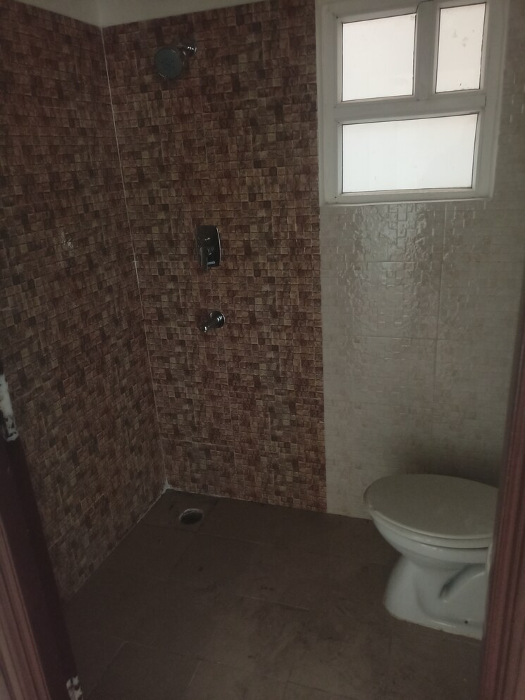 Attached Bathroom, wave-aranyam-valley 2.5 Bedroom 194 Sq.Yd. Apartment In Sector 2 Wave City Ghaziabad 8821681