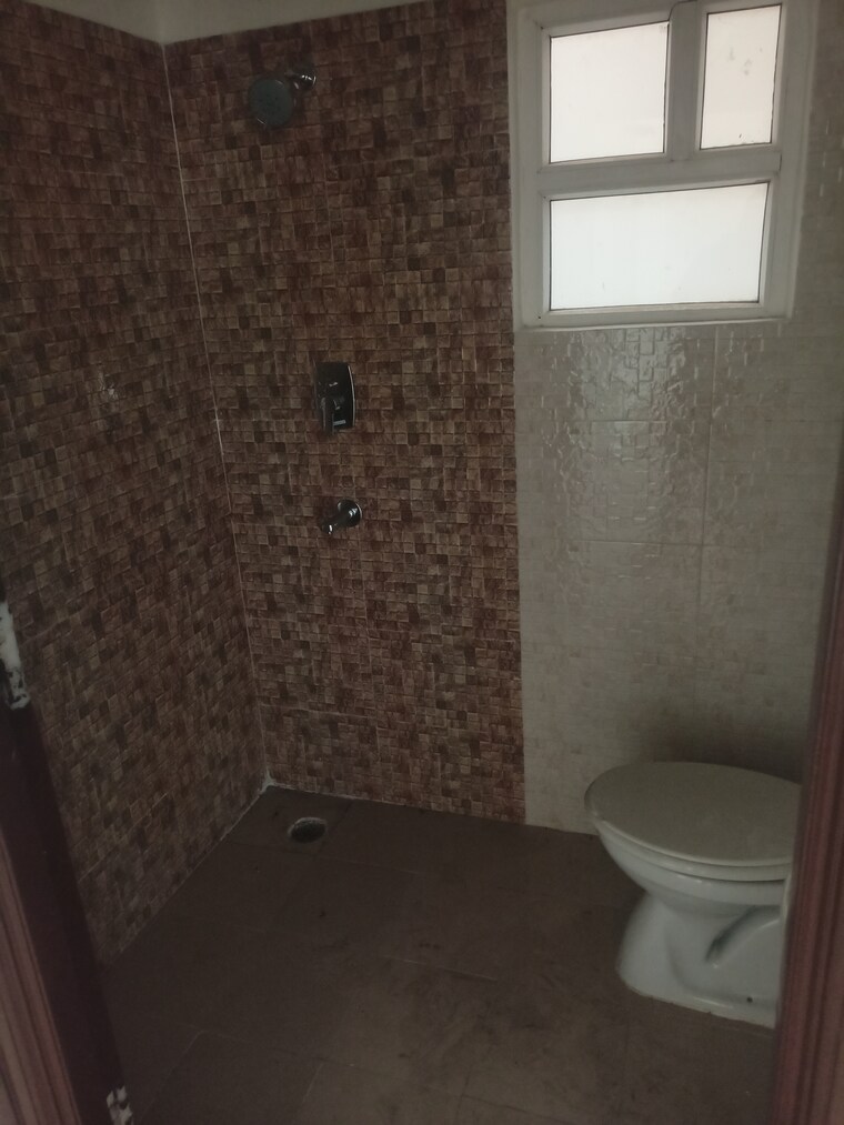 Attached Bathroom, wave-aranyam-valley 2.5 Bedroom 194 Sq.Yd. Apartment In Sector 2 Wave City Ghaziabad 8821681