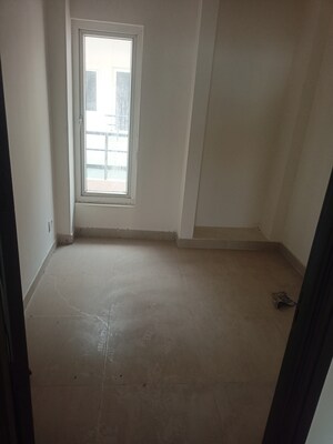 Room in 2.5 BHK Apartment at Wave Aranyam Valley, Sector 2 Wave City – for Sale