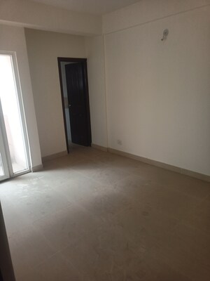 Room in 2.5 BHK Apartment at Wave Aranyam Valley, Sector 2 Wave City – for Sale