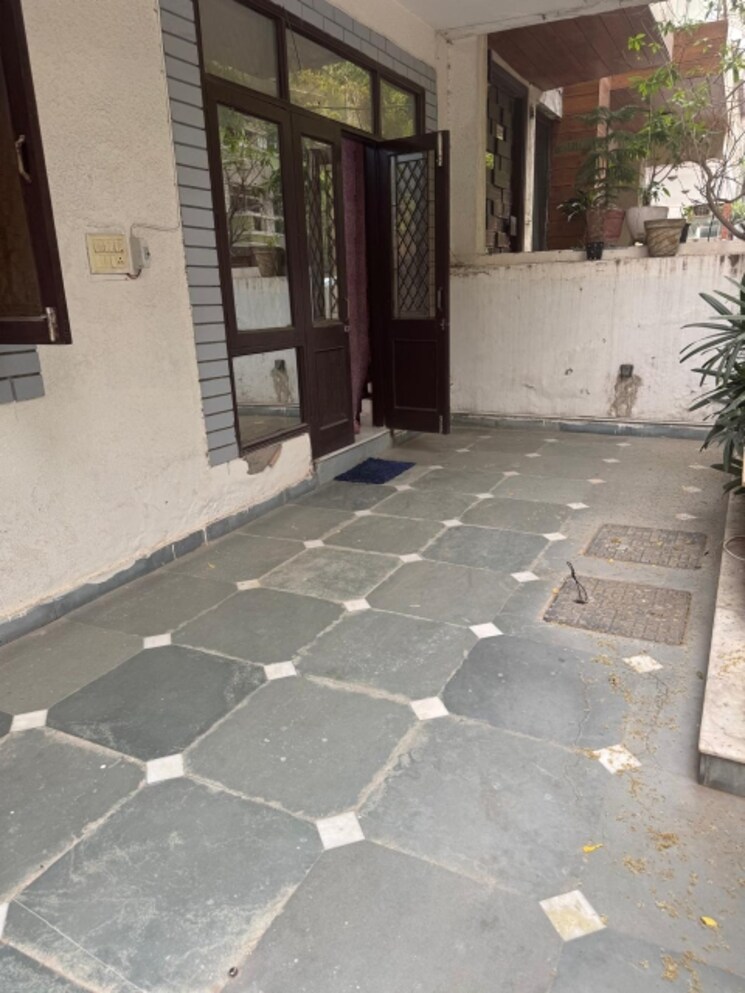  Parking, sector 43 2 Bedroom 180 Sq.Yd. Builder Floor In Sector 43 Gurgaon 8821663