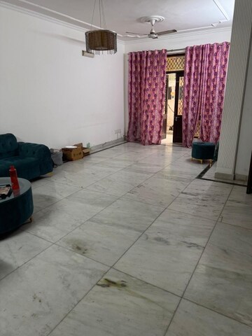 Parking in 2 BHK Builder Floor at Sector 43 – for Rent