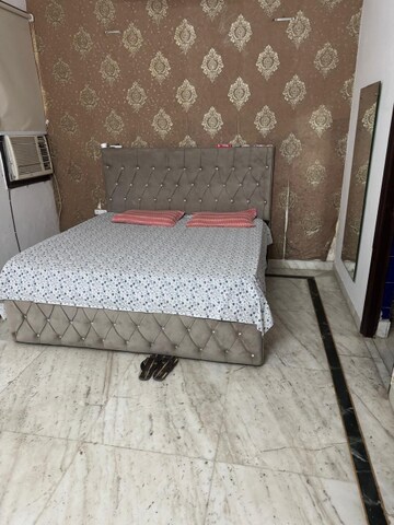 Bedroom in 2 BHK Builder Floor at Sector 43 – for Rent