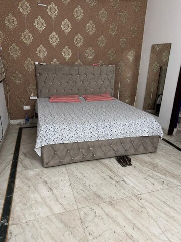 Bedroom in 2 BHK Builder Floor at Sector 43 – for Rent