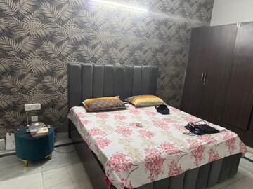 Bedroom in 2 BHK Builder Floor at Sector 43 – for Rent