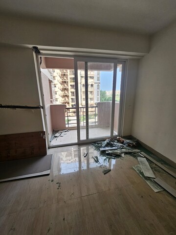Room in 3 BHK Apartment at Ramprastha City The Edge Towers, Sector 37d – for Rent