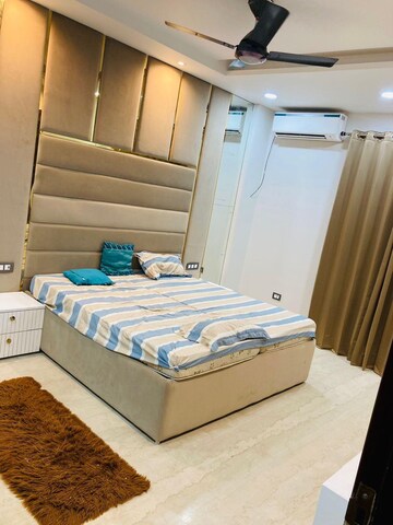 Bedroom in 3 BHK Builder Floor at DLF City Phase IV, Dlf Phase iv – for Rent