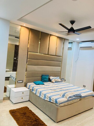 Bedroom in 3 BHK Builder Floor at DLF City Phase IV, Dlf Phase iv – for Rent