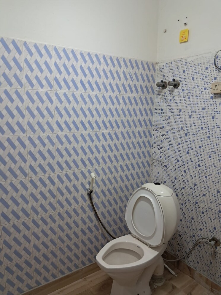 Bathroom, rwa-apartments-sector-45 3.5 Bedroom 4000 Sq.Ft. Villa In Sector 45 Noida 8821741