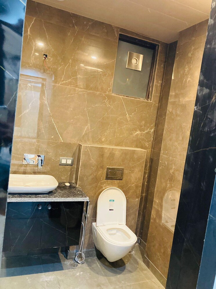 Bathroom, dlf-green-avenue 3 Bedroom 2275 Sq.Ft. Builder Floor In Dlf Phase iv Gurgaon 8821750