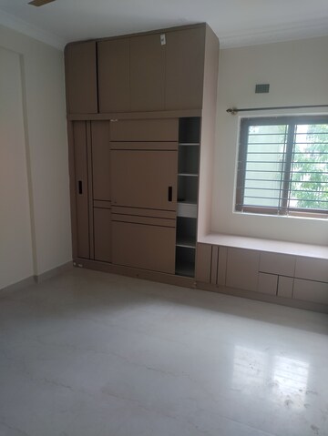 Room in 3 BHK Builder Floor at Basaveshwara Nagar – for Rent