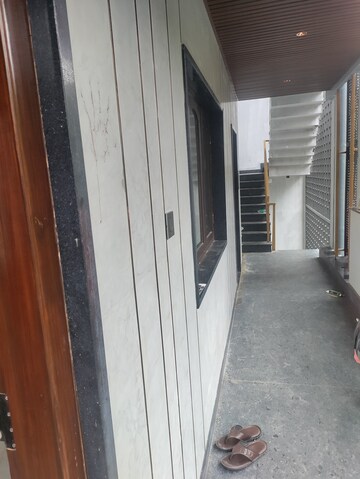 Building Lobby in 3 BHK Builder Floor at Basaveshwara Nagar – for Rent