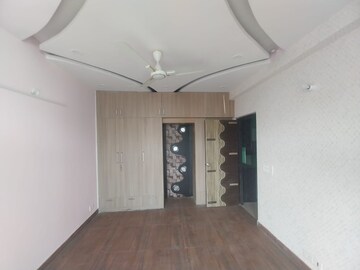 Room in 2 BHK Apartment at Mahagun Mywoods, Sector 16c Greater Noida – for Rent