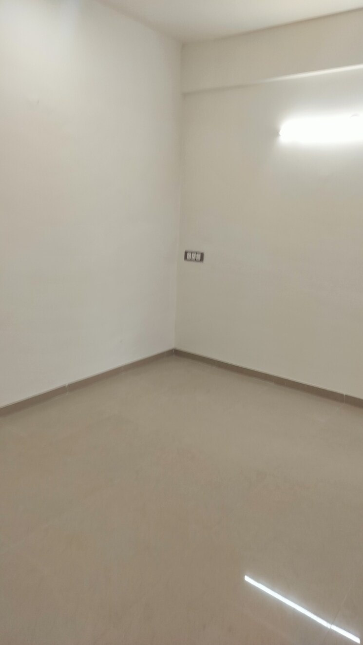 Room, rof-aalayas-phase-2 3 Bedroom 800 Sq.Ft. Apartment In Sector 102 Gurgaon 8821789