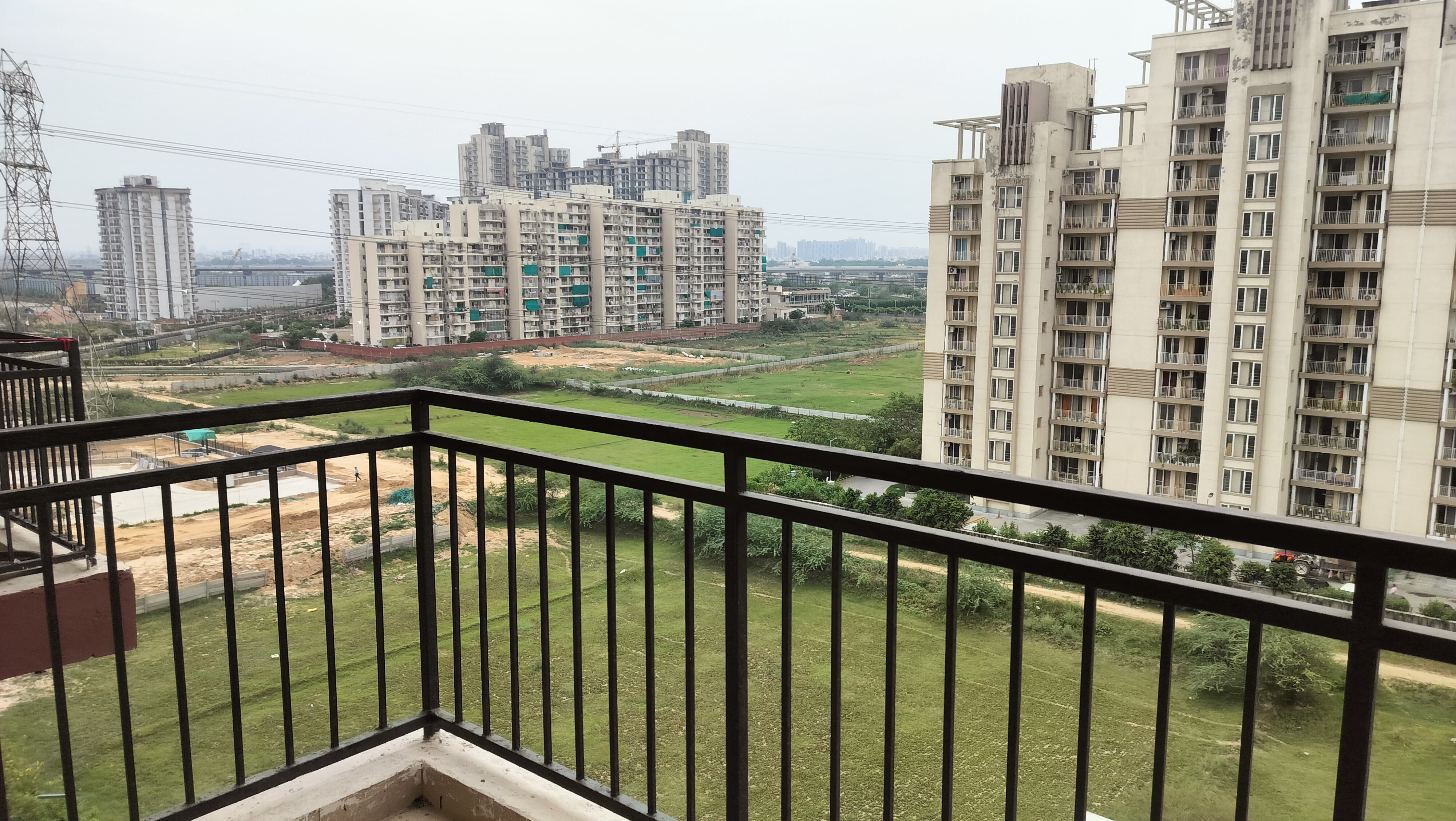 3 BHK 800 Sq.Ft. Apartment in ROF Aalayas Phase 2