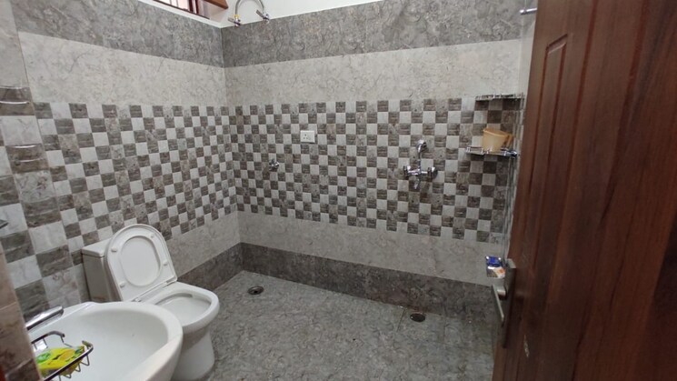 Bathroom, sahastradhara road 3 Bedroom 1805 Sq.Ft. Builder Floor In Sahastradhara Road Dehradun 8821842