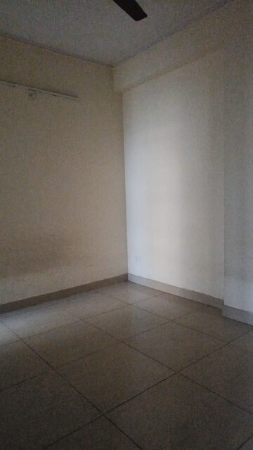 Room in 3 BHK Apartment at Mahagun Mywoods III, Sector 16c Greater Noida – for Sale