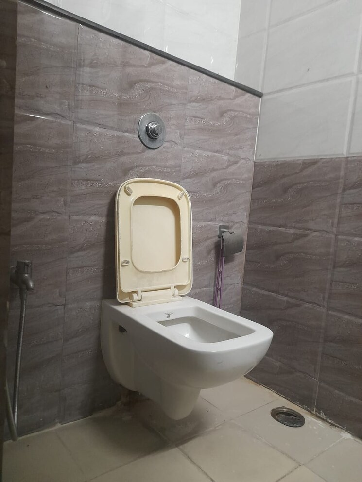 Washroom, ashok nagar Commercial Office Space 3400 Sq.Ft. In Ashok Nagar Bangalore 8819969