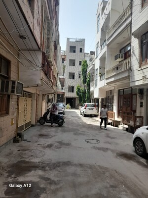 Parking in 2 BHK Builder Floor at Vasundhara Sector 1 – for Sale