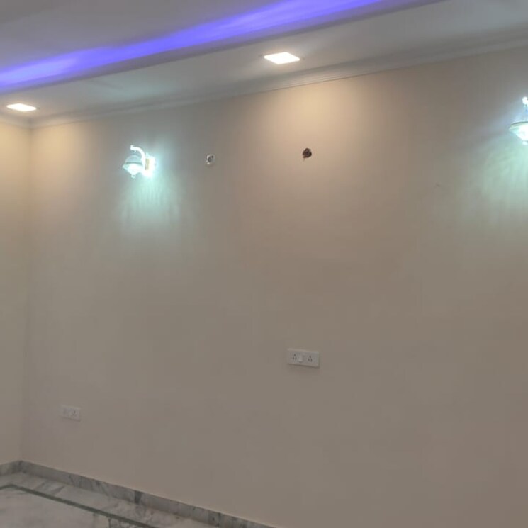 Room, ashoka-enclave-faridabad 3 Bedroom 250 Sq.Yd. Builder Floor In Ashoka Enclave Faridabad 8821941