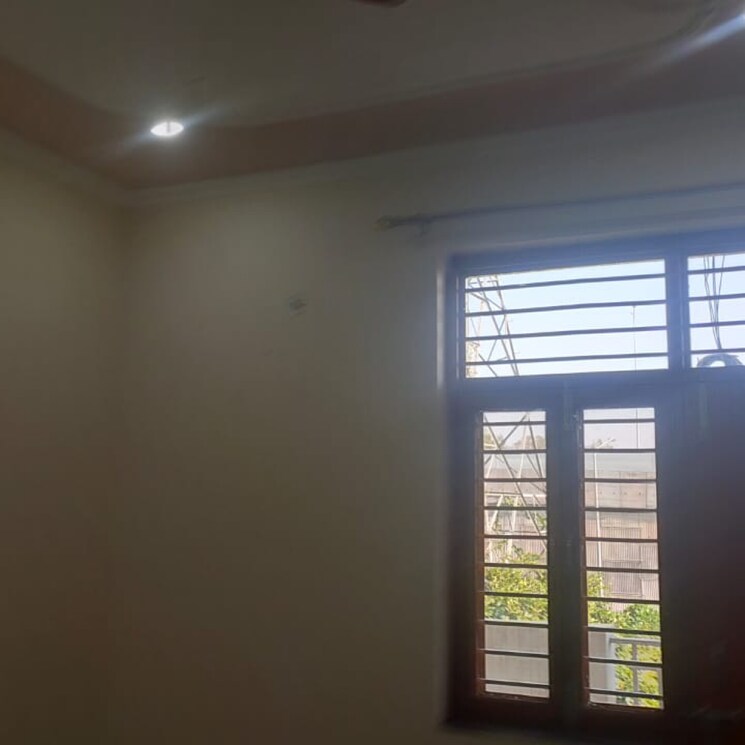 Room, ashoka-enclave-faridabad 3 Bedroom 250 Sq.Yd. Builder Floor In Ashoka Enclave Faridabad 8821941