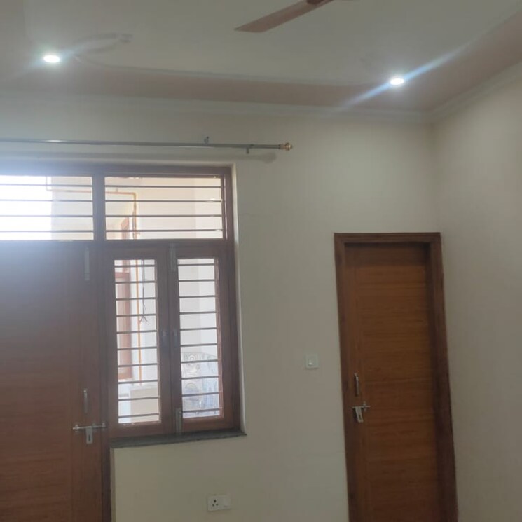 Room, ashoka-enclave-faridabad 3 Bedroom 250 Sq.Yd. Builder Floor In Ashoka Enclave Faridabad 8821941