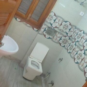 Bathroom in 3 BHK Builder Floor at Ashoka Enclave Faridabad, Ashoka Enclave – for Rent