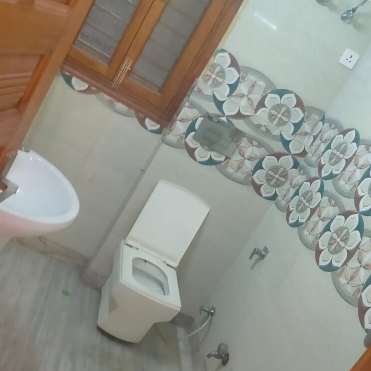 Bathroom, ashoka-enclave-faridabad 3 Bedroom 250 Sq.Yd. Builder Floor In Ashoka Enclave Faridabad 8821941