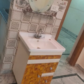 Bathroom in 3 BHK Builder Floor at Ashoka Enclave Faridabad, Ashoka Enclave – for Rent