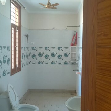 Bathroom in 3 BHK Builder Floor at Ashoka Enclave Faridabad, Ashoka Enclave – for Rent