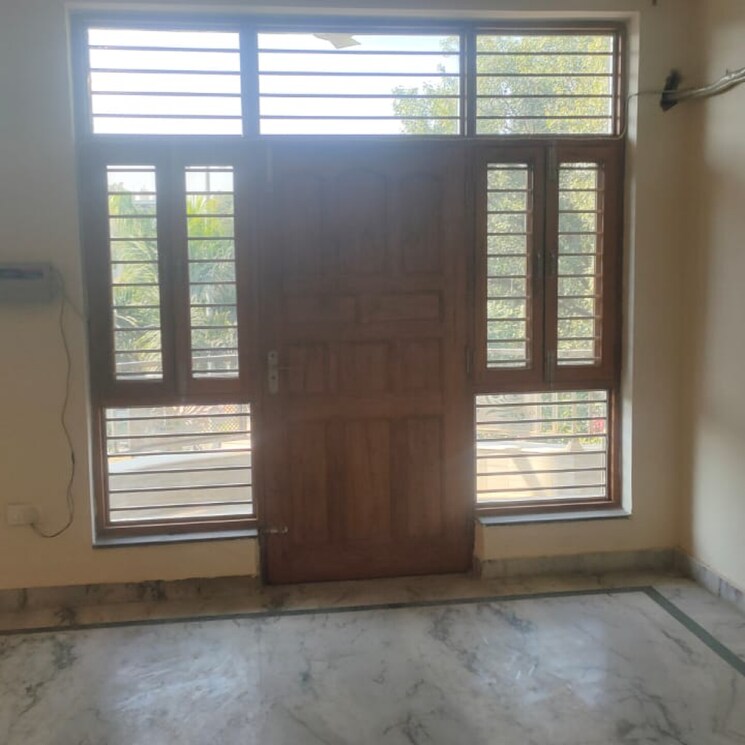 Room, ashoka-enclave-faridabad 3 Bedroom 250 Sq.Yd. Builder Floor In Ashoka Enclave Faridabad 8821941