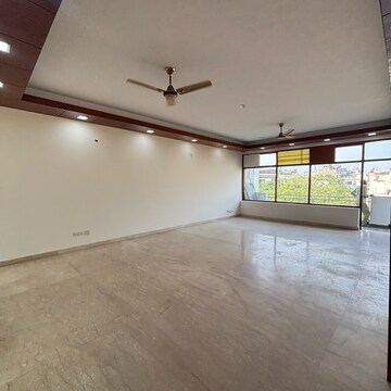 Room in 4 BHK Builder Floor at South Extension ii – for Rent