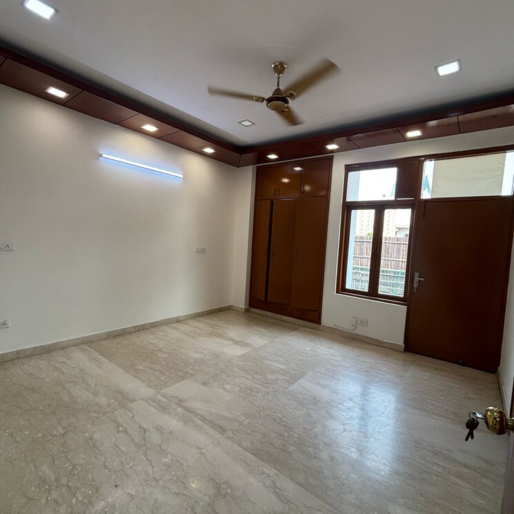Room, south extension ii 4 Bedroom 4500 Sq.Ft. Builder Floor In South Extension ii Delhi 8821998