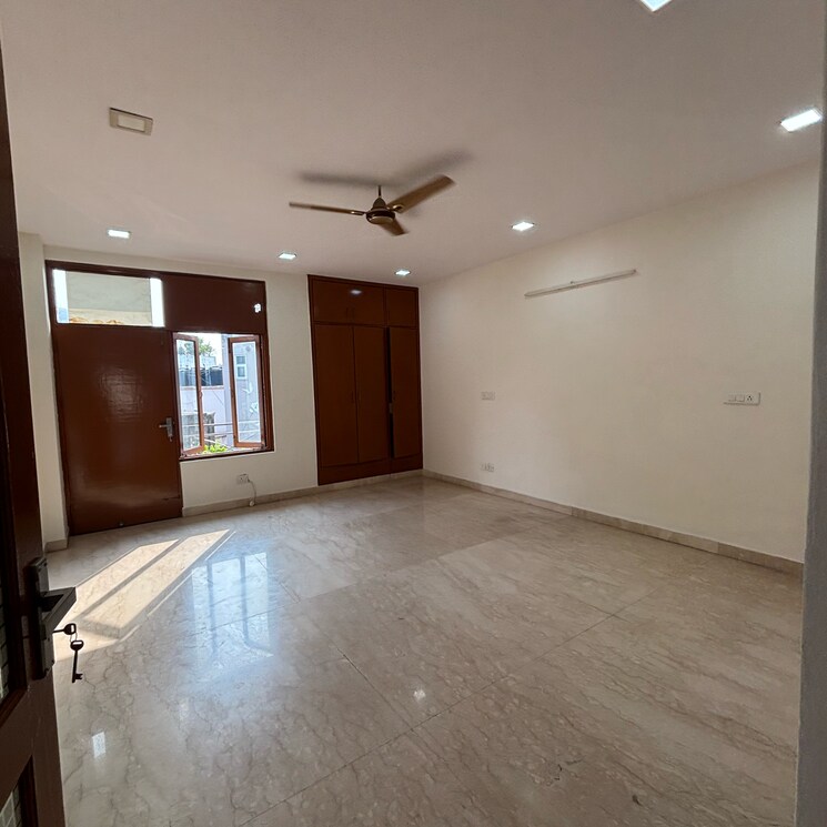 Room, south extension ii 4 Bedroom 4500 Sq.Ft. Builder Floor In South Extension ii Delhi 8821998