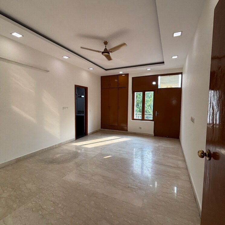 Room, south extension ii 4 Bedroom 4500 Sq.Ft. Builder Floor In South Extension ii Delhi 8821998